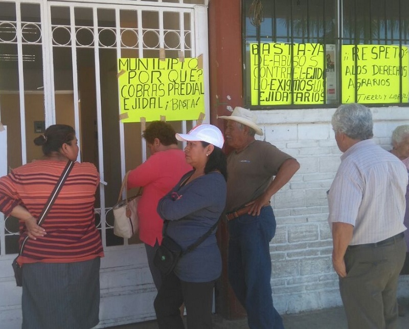 Comuneros de Xoxocotlán tomaron oficinas administrativas