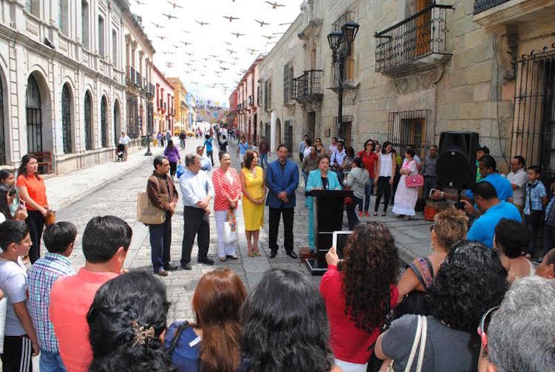Más de 140 aves sobrevuelan el Andador Alcalá en el aniversario de la ciudad