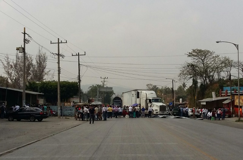 Realiza Sección 22 bloqueos en el Istmo de Tehuantepec en rechazo a reforma educativa