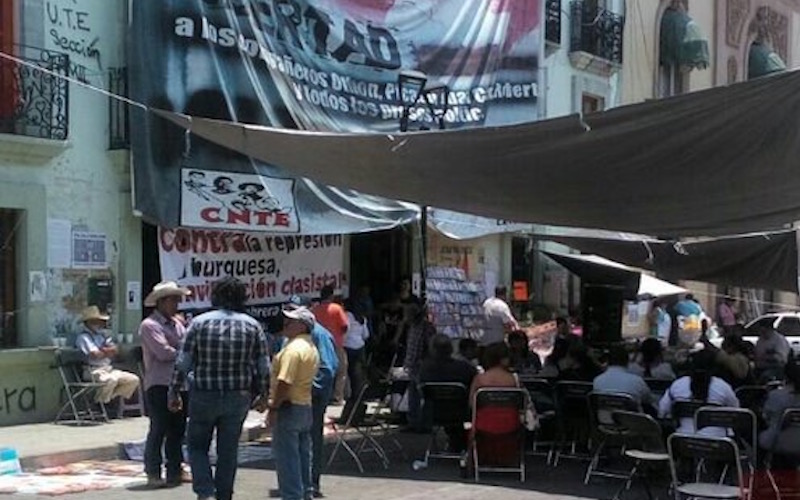 Bloqueos colapsan a Oaxaca y gobierno sostiene que paro de S-22 fue un fracaso 