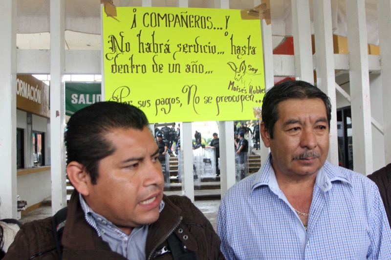 Gabino Cué podría reeditar conflicto de 2006 con desalojo de maestros