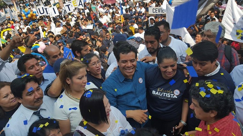 Eduardo Bautista llama a universitarios de la UABJO a votar por un proyecto colectivo