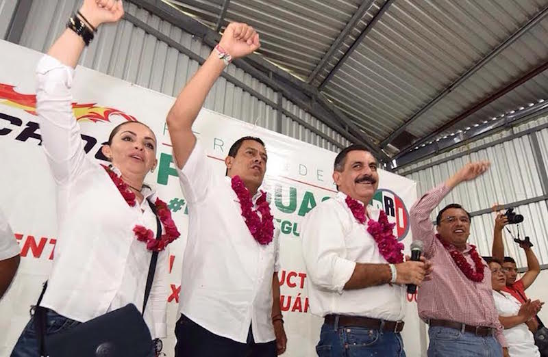 Reunión de Hernández Fraguas con miembros de la CROC y vecinos del barrio de Jalatlaco