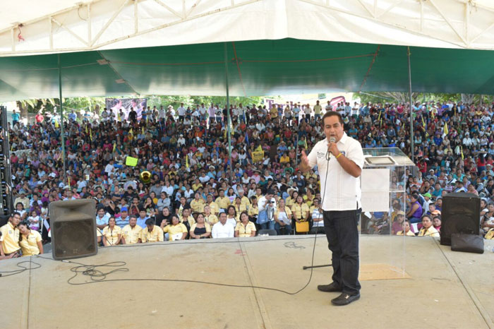 En Zaachila, grupo de choque estalla mitín político de candidato de la coalición PAN-PRD: Toribio