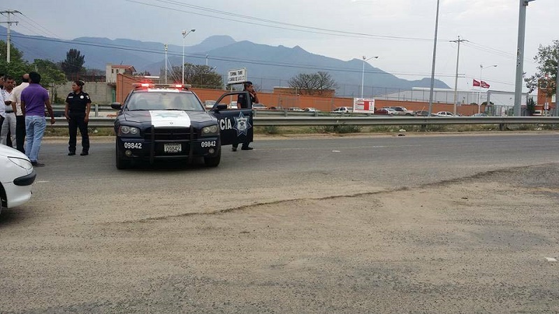 Despiden a mil 379 maestros y PF repliega a S-22 en la carretera Oaxaca-México
