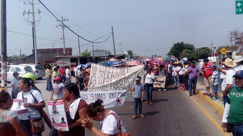 Marcha magisterio y padres de familia en rechazo a la Reforma Educativa