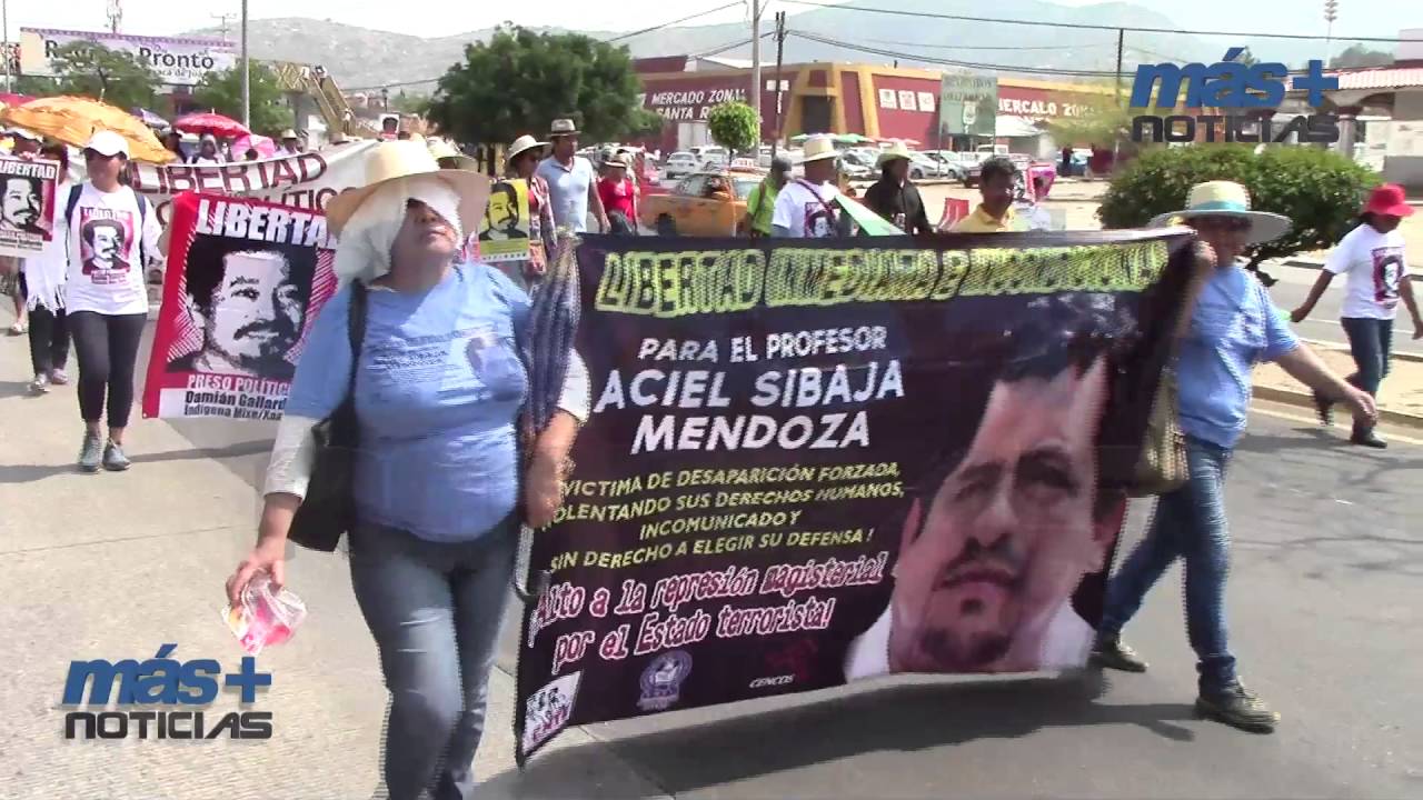 Con mega marcha, Sección 22 en «celebró» el Día del Maestro en Oaxaca