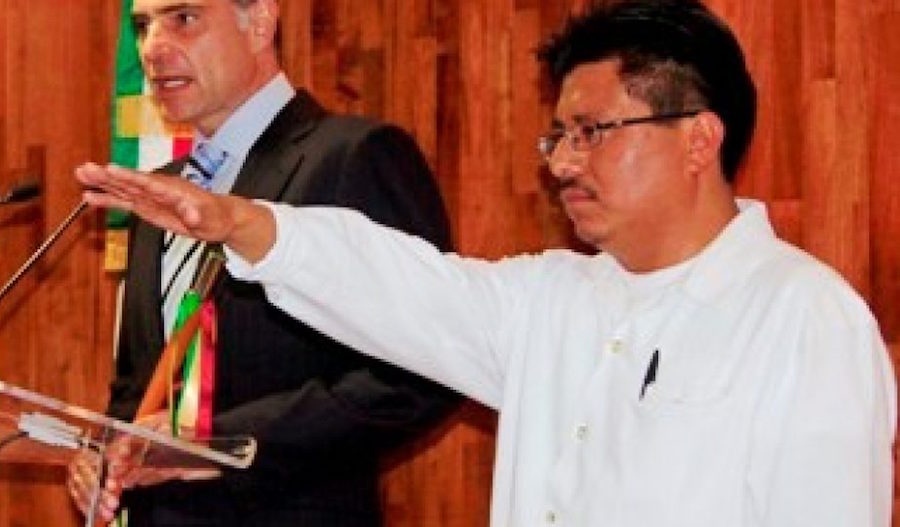 Cué completó la obra de Ulises Ruiz, afirma Adelfo Regino y renuncia al gabinete