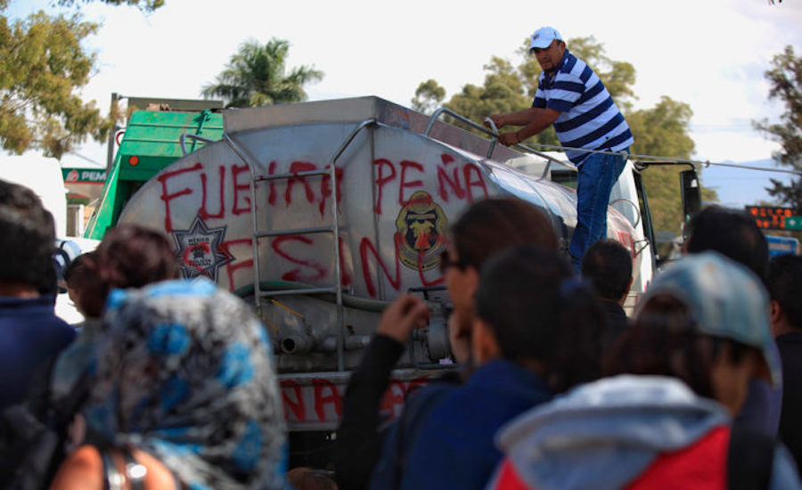 CNTE volvió a arremeter contra federales: amarra a dos en Oaxaca