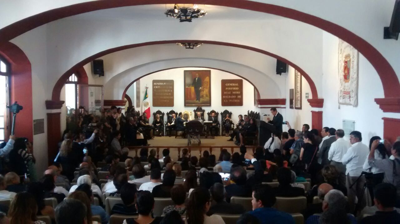 Cabildo rinde homenaje a Rubén Vasconcelos en sesión solemne