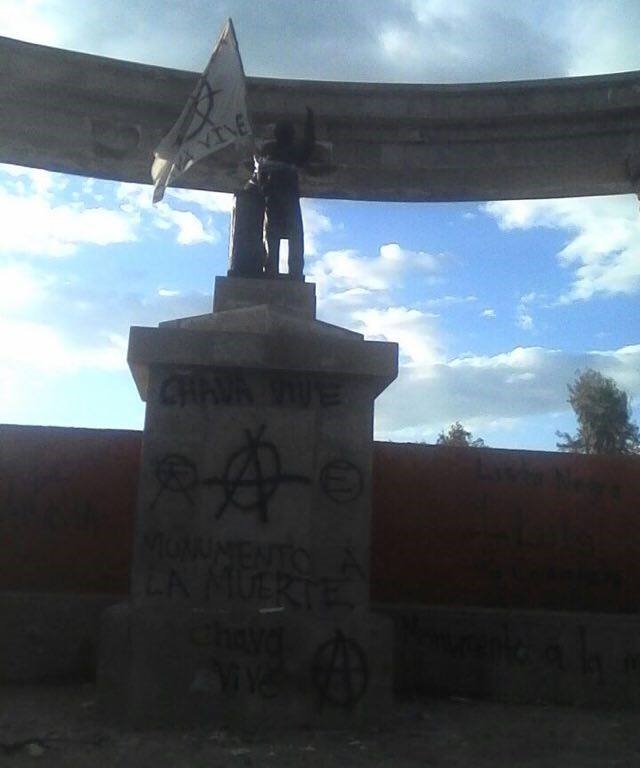Acciones de anarcos generan pánico en Huajuapan de León que reivindican muerte de locutor