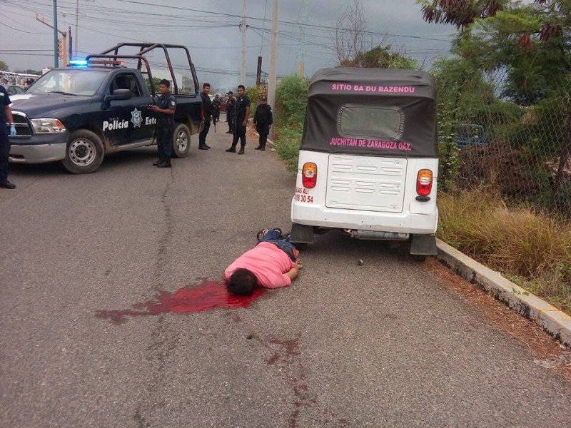 Ejecutan a tres, roban paquetería electoral y atentan contra candidato