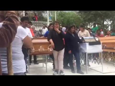 Homenaje a muertos por la Policía Federal en desbloqueo de Nochxitlán