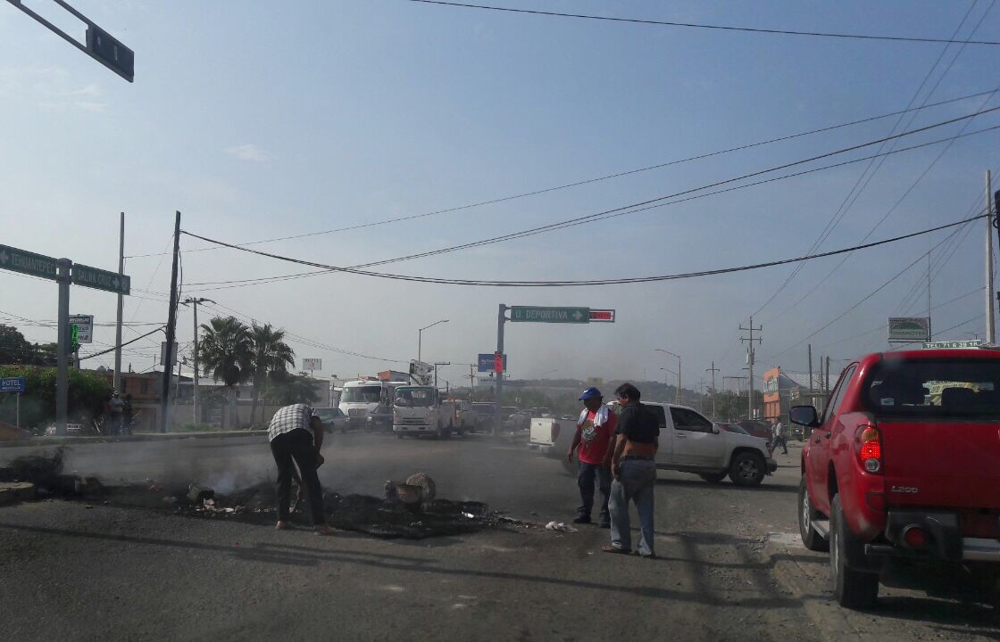 Por sexto día, los bloqueos continúan en el Istmo de Tehuantepec