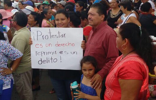 En el Istmo, marchan Sección 22 y familias; exigen mesa de negociación