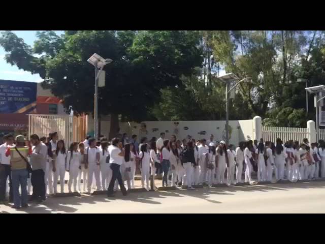 Con valla humana, Odontología-UABJO y STAUO manifiestan apoyo a la S22
