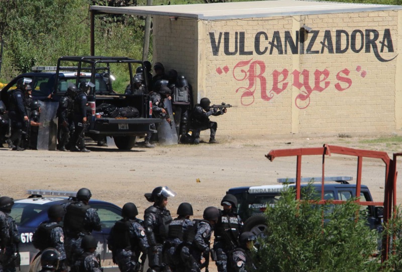 Exigen maestros detención de mandos policiacos de Oaxaca y de la Federación por masacre de Nochixtlán