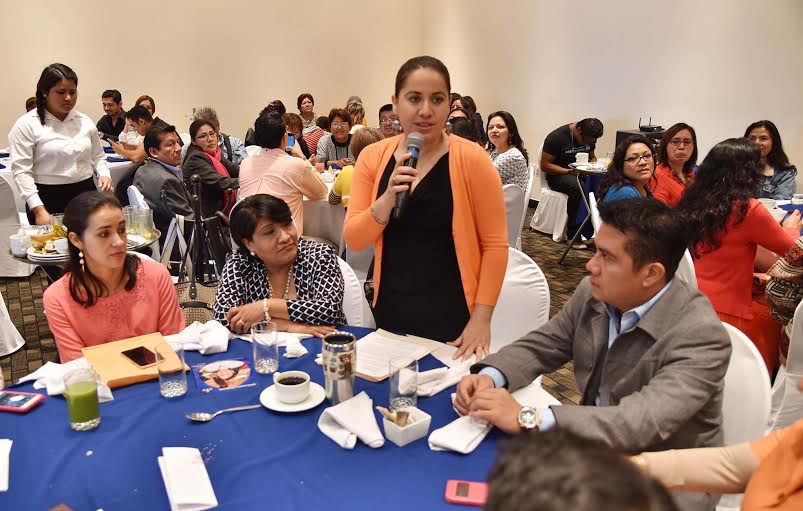 Reconoce JCP labor de secretarias y profesionistas del Congreso local