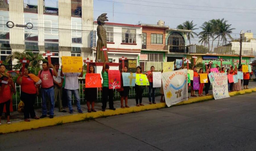 Mujeres se pronuncian por la no violencia y exigen alto a feminicidios en el Istmo de Tehuantepec