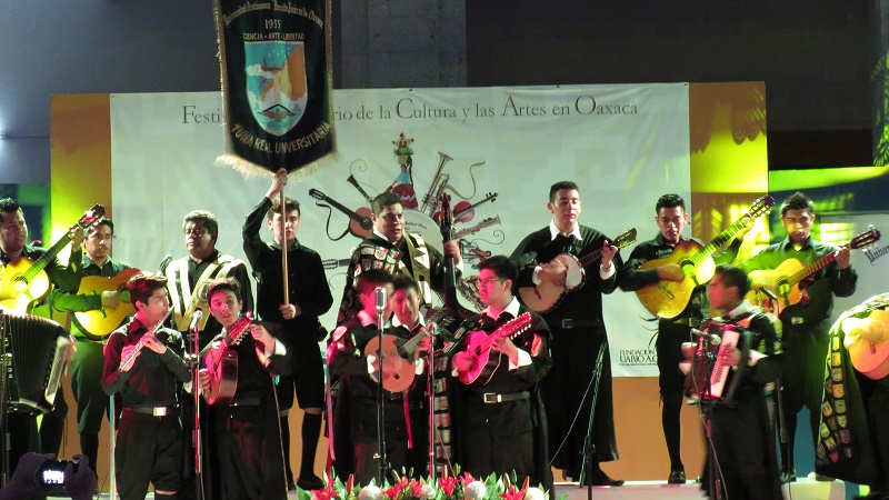 Gran callejonada y concierto de la Tuna de la UABJO, en primer Festival Universitario