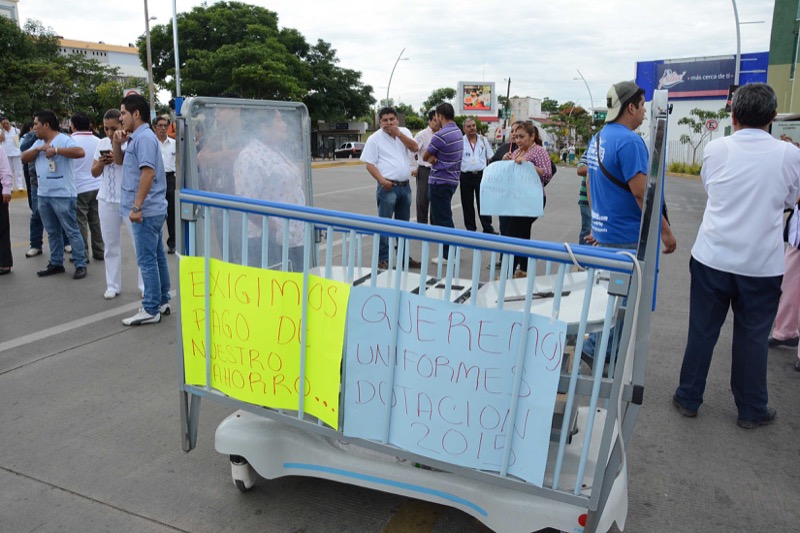 Trabajadores de Salud realizan paro porque gobierno de Gabino Cué adeuda 42 mdp