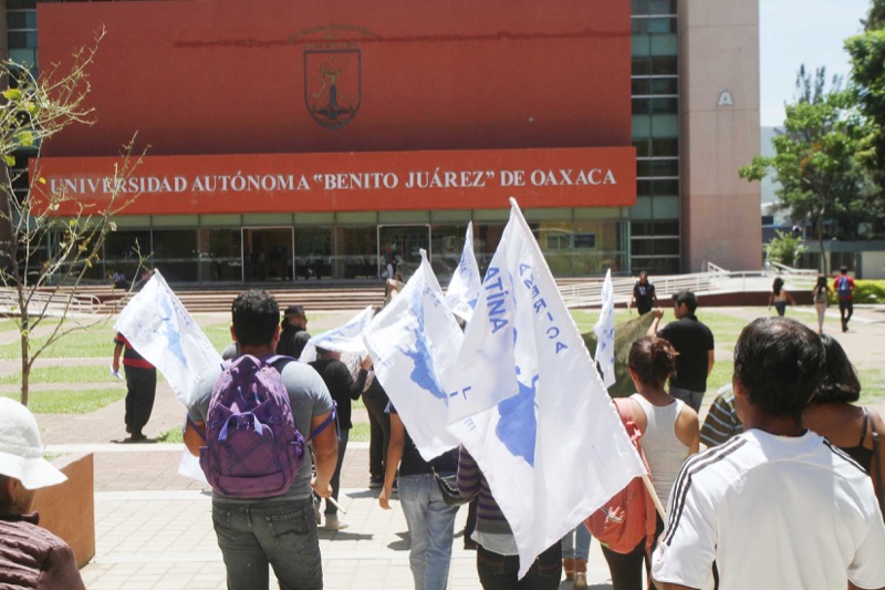 Juventud Ecléctica Boliviariana protestó en el edificio B de Ciudad Universitaria de la UABJO, exigen ampliación de la matrícula