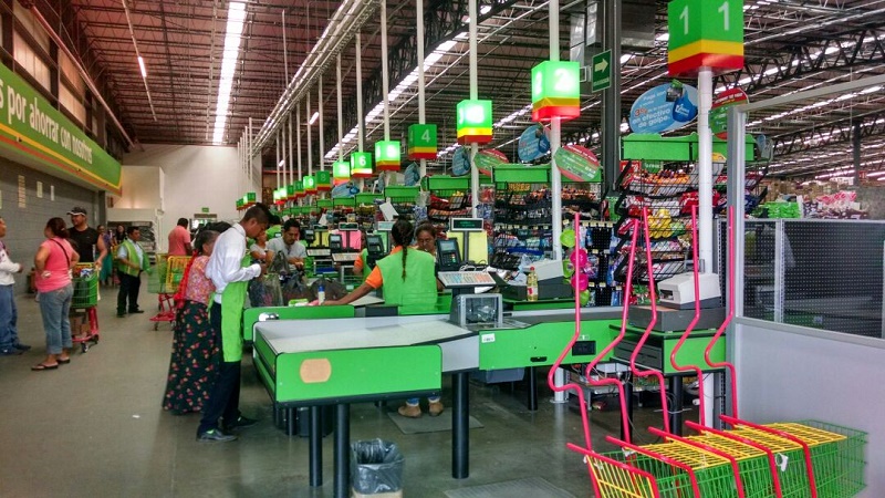 Después de dos meses reabre Bodega Aurrera en Juchitán