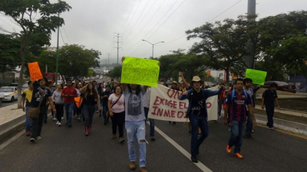 Universitarios en Chiapas exigen pagos por adeudos en becas del Gobierno Federal