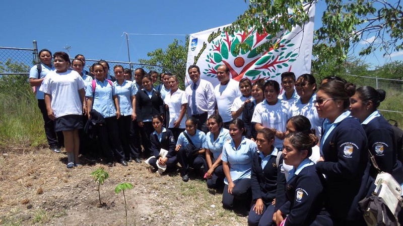 Inició el Rector en Enfermería de Huajuapan programa de reforestación