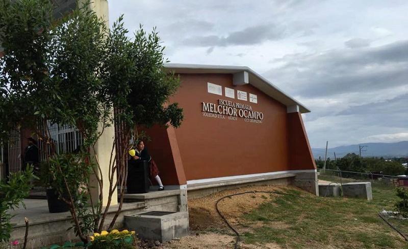 En Soledad Etla, boicotean evento de inauguración del ciclo escolar de Gabino Cué y director del IEEPO