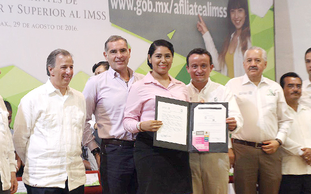 En Oaxaca, culmina la entrega de 6.6 millones de afiliaciones al IMSS para estudiantes de todo el país