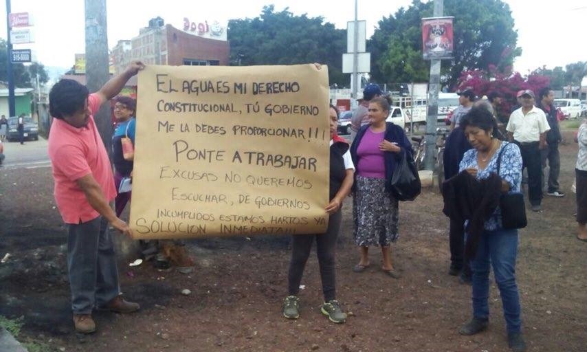 Dejan sin agua a 90 mil habitantes de la capital y prefieren tirarla en el río Atoyac