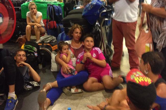 Mexicanos varados en Madrid; Aeroméxico no se responsabiliza