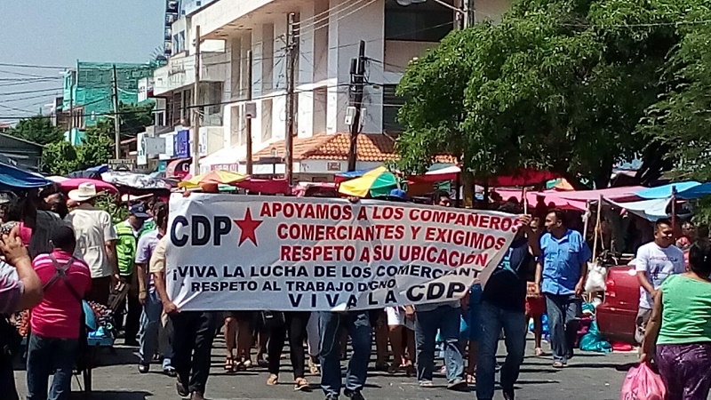 Marchan para exigir conclusión de obras sociales en Juchitán