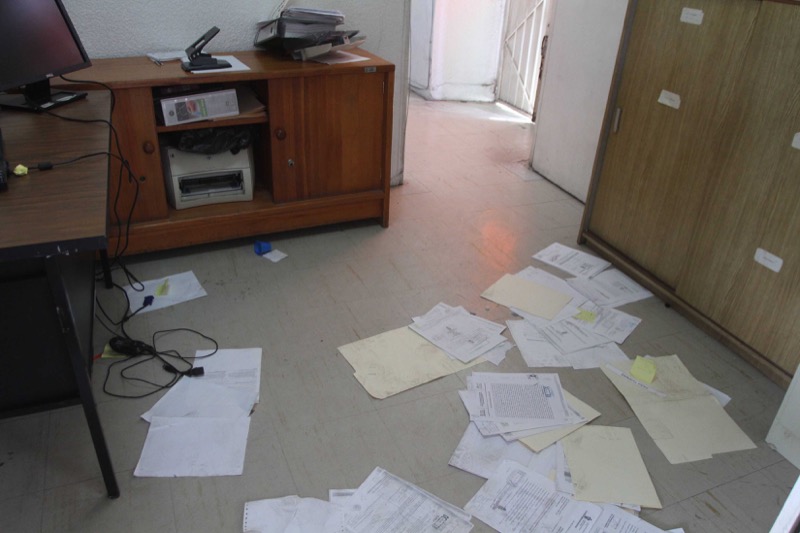 Denuncian a normalistas por tomar por asalto oficinas alternas del IEEPO 