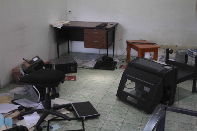En fotografías: Destruyen normalistas oficinas del IEEPO