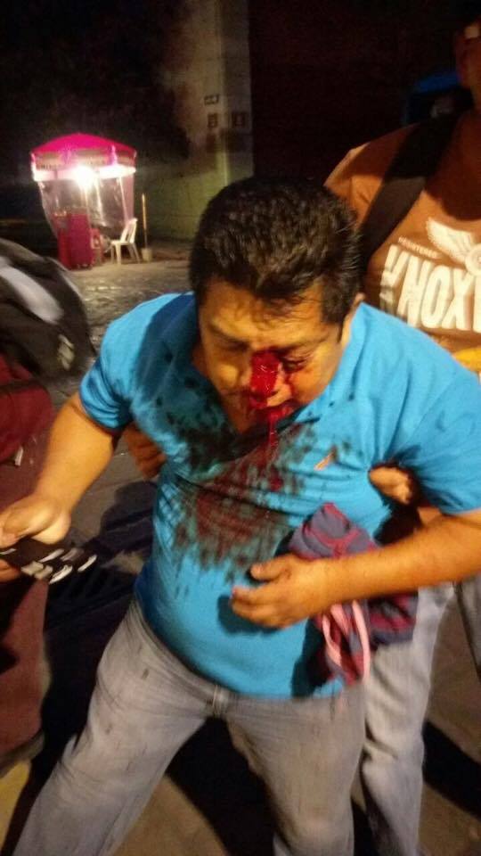 Con gases lacrimógenos, policías impiden grito alternativo de maestros; reportan heridos