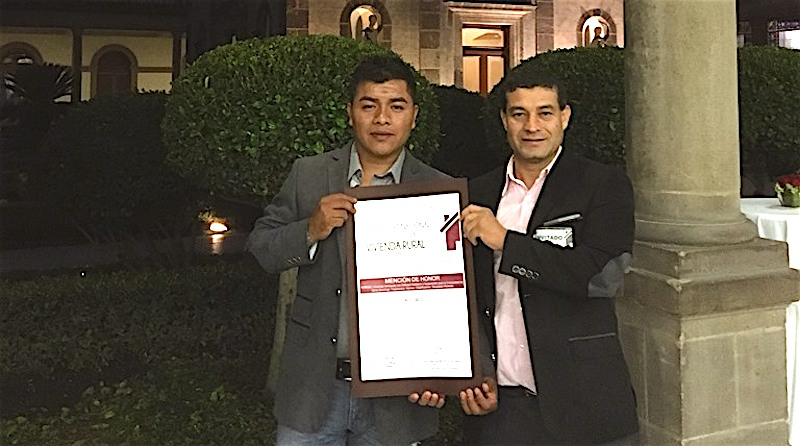 Dan mención honorífica nacional a alumno del CIIDIR Oaxaca; apoyará viviendas en Sierra Sur