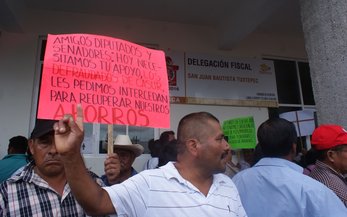 Defraudados por caja de ahorro bloquean oficinas gubernamentales en la Cuenca