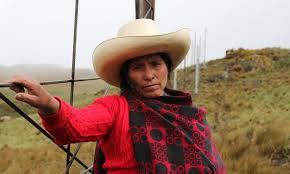 Personal de minera Yanacocha ataca a matrimonio en sus tierras