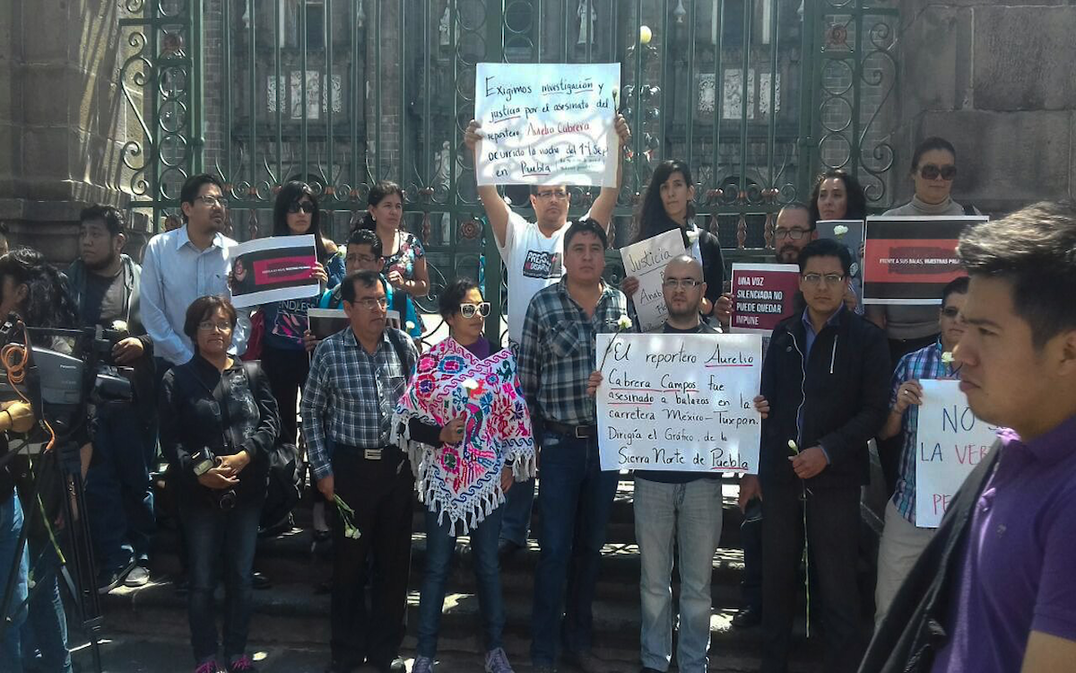 Periodistas se manifiestan en Puebla por el asesinato de Aurelio Cabrera Campos