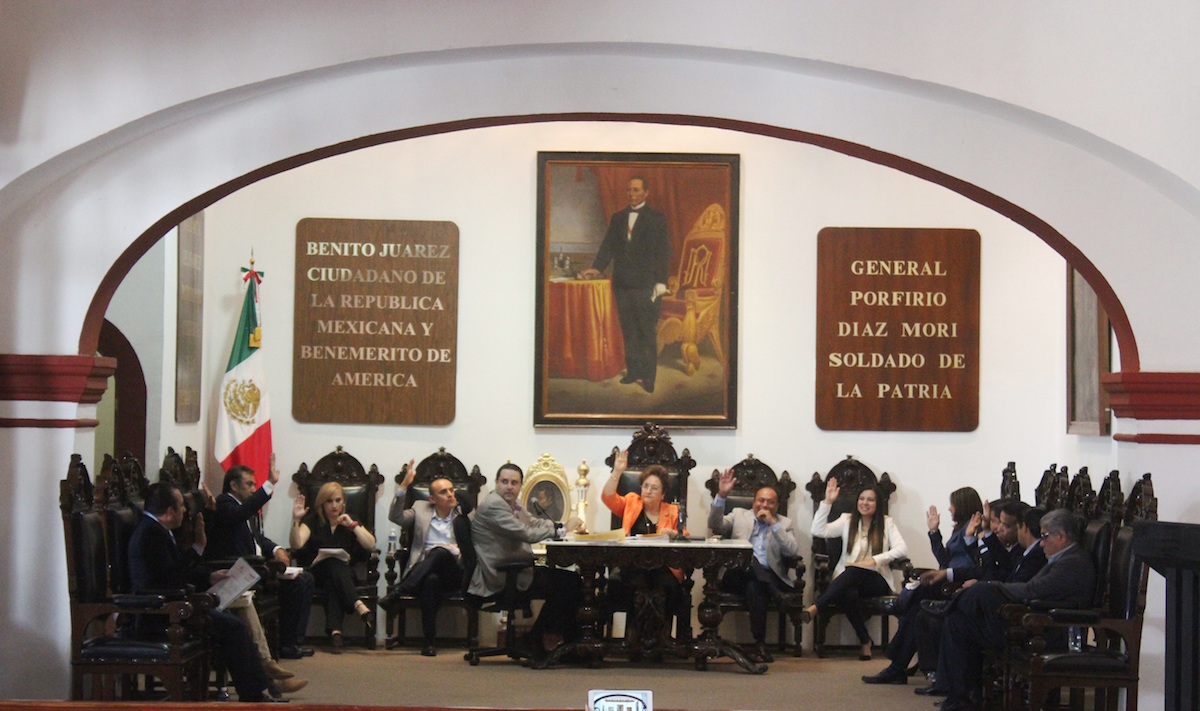 Declara cabildo «persona non grata» a Donald Trump y Cué solo respalda postura de Peña Nieto  