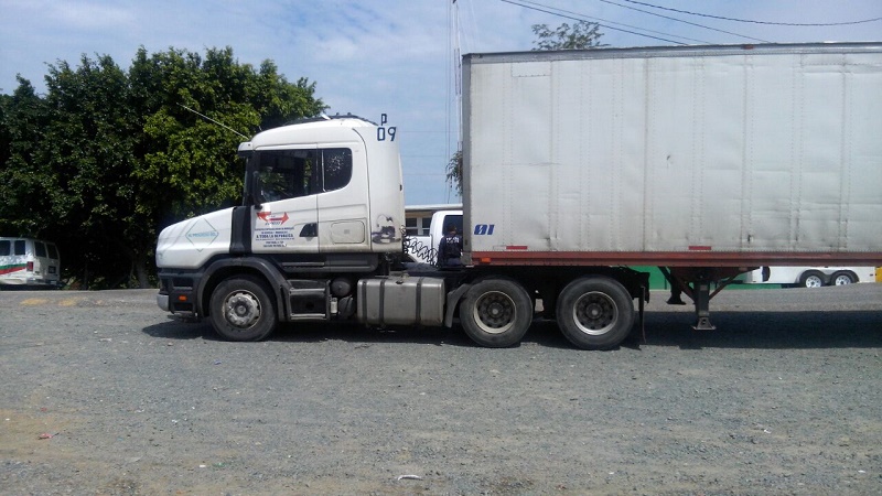 Rescata INM a cinco migrantes que eran trasladados en un camión de mudanzas