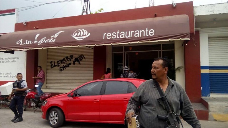 Sicarios desafían a policía y ejecutan a cuatro personas en Juchitán, entre ellos un juez municipal