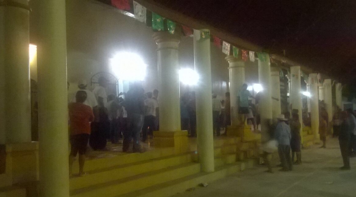 Queman casilla electoral; rechazan triunfo de candidato de planilla blanca en San Miguel Chimalapa