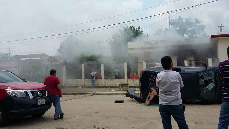 Comuneros de Chimalapa prenden fuego a juzgado en Matías Romero