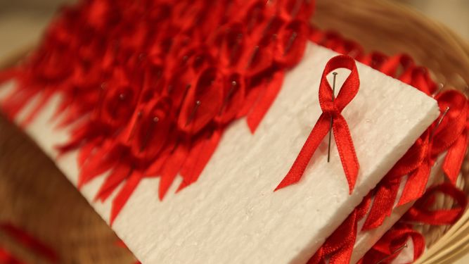 Omisión y ausencia de instituciones de salud, el martirio de víctimas del VIH/SIDA en la Cuenca