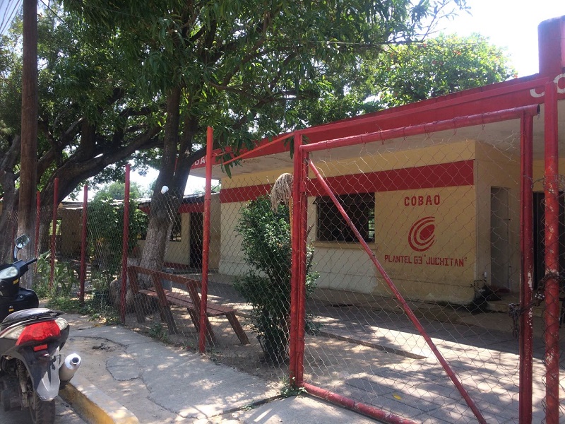 Paran labores por falta de pago 17 planteles de Cobao en el Istmo de Tehuantepec
