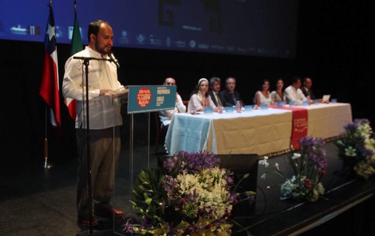 Gana obra sobre desaparecido en Ayotzinapa, la primera residencia literaria Ventura+Almadía: FILO