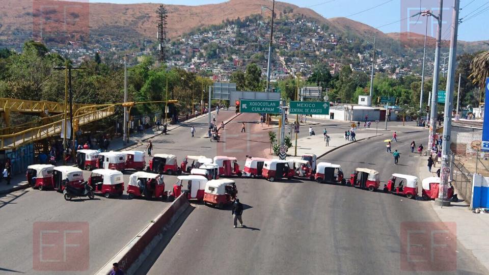 Viernes caótico en Oaxaca: 14 bloqueos colapsan vialidades